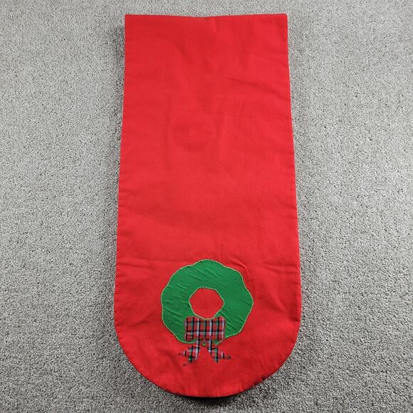 Vintage Handmade Table Runner 57" Long Red Embroidered Christmas Wreath Oval - Picture 14 of 15